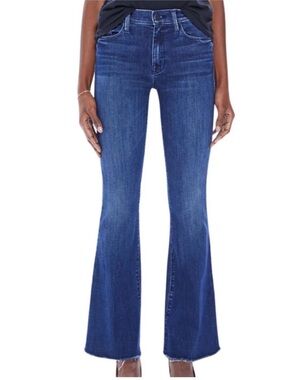MOTHER The Weekender Fray Flare Jeans in Wash Dark Wash Size 25